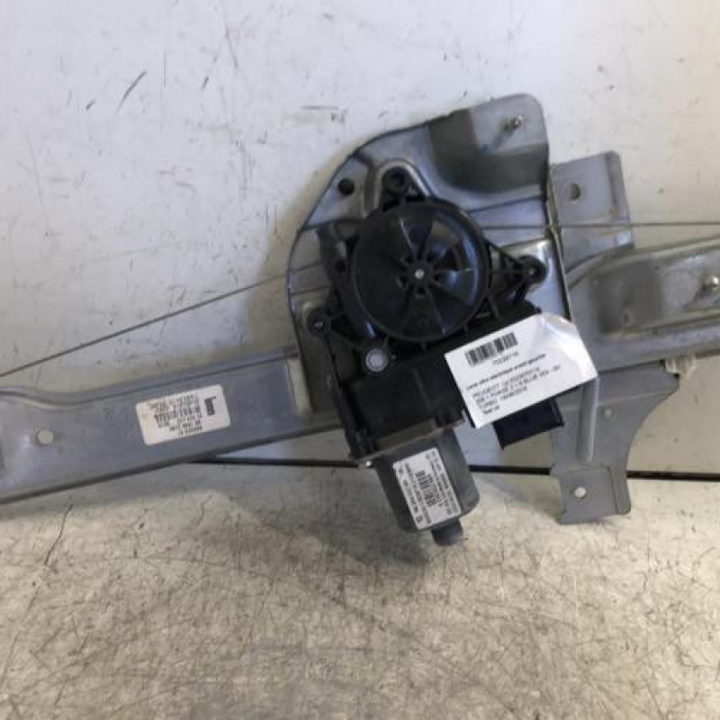 Leve vitre electrique avant gauche PEUGEOT 208 1