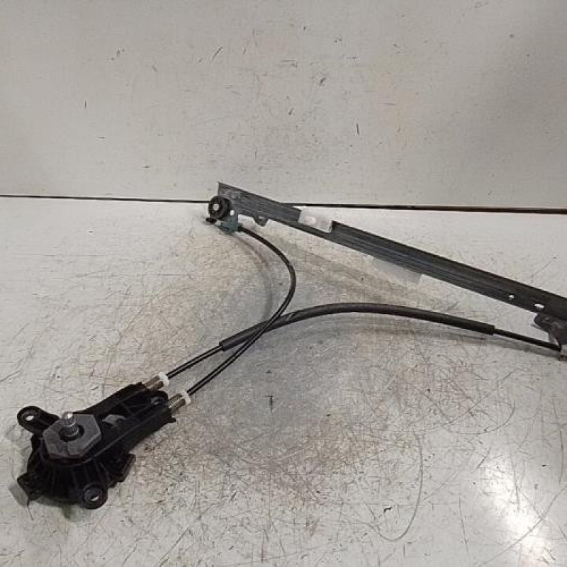 Leve vitre mecanique avant droit PEUGEOT 106