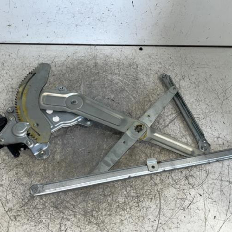 Leve vitre electrique avant gauche SUZUKI SWIFT 3