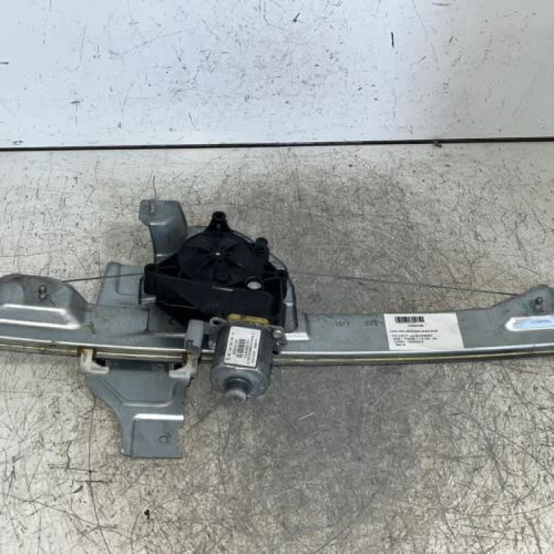 Leve vitre electrique avant droit PEUGEOT 2008 1