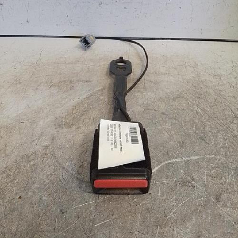Attache ceinture avant droit PEUGEOT 2008 1