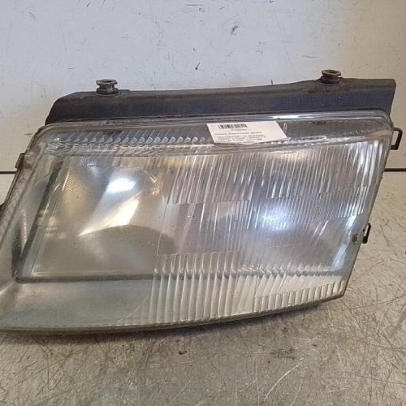 Optique avant principal gauche (feux)(phare) VOLKSWAGEN PASSAT 4