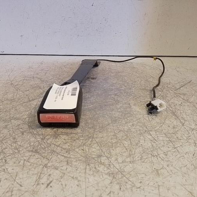 Attache ceinture avant droit NISSAN QASHQAI 1