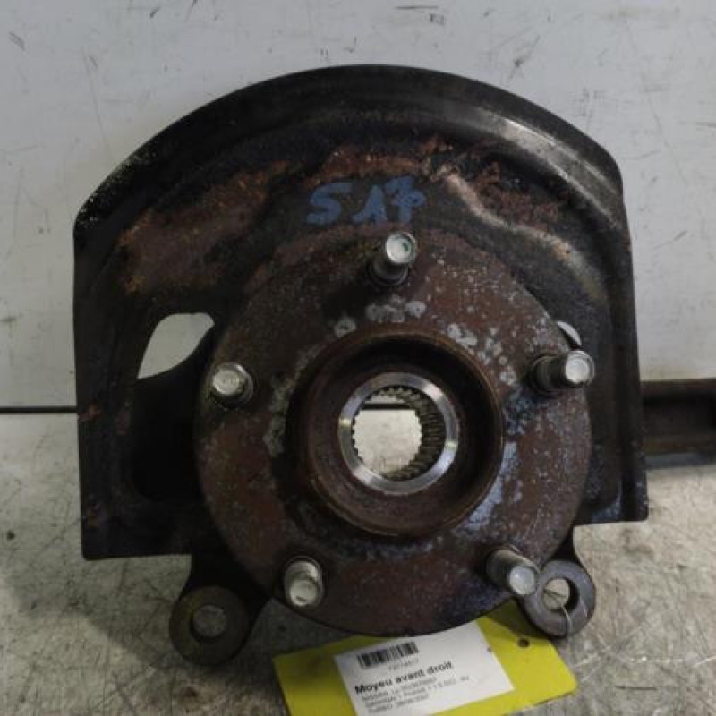 Moyeu avant droit NISSAN QASHQAI 1 Moyeu avant droit NISSAN QASHQAI 1