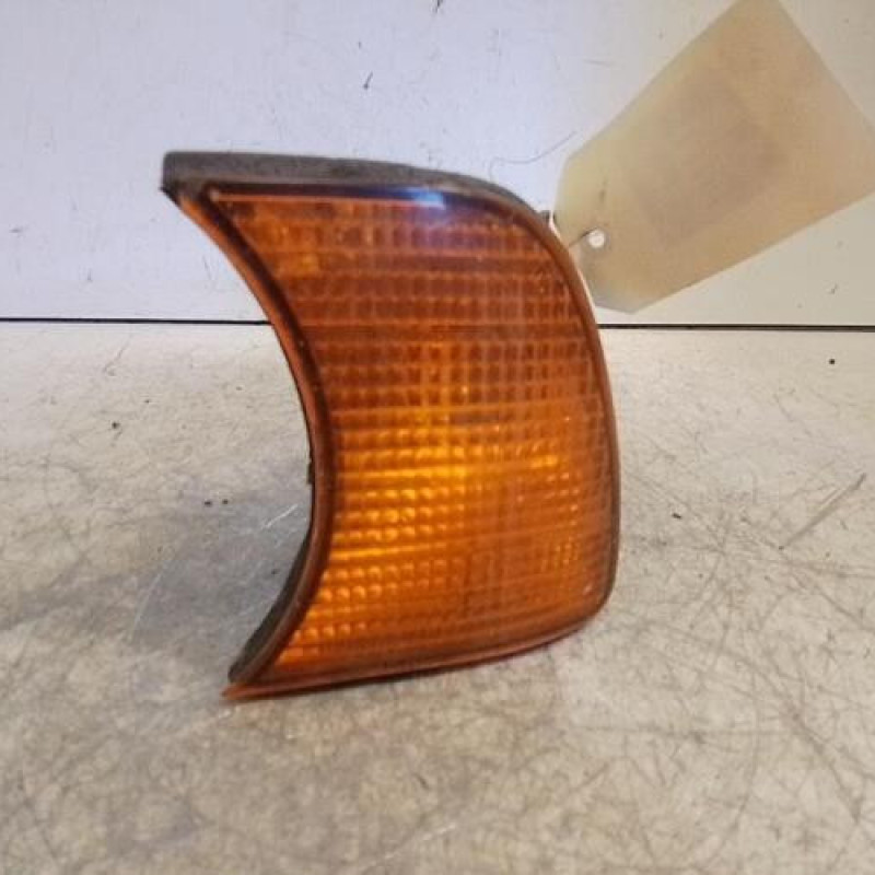 Optique avant secondaire gauche (feux)(clignotant) BMW SERIE 5 E34
