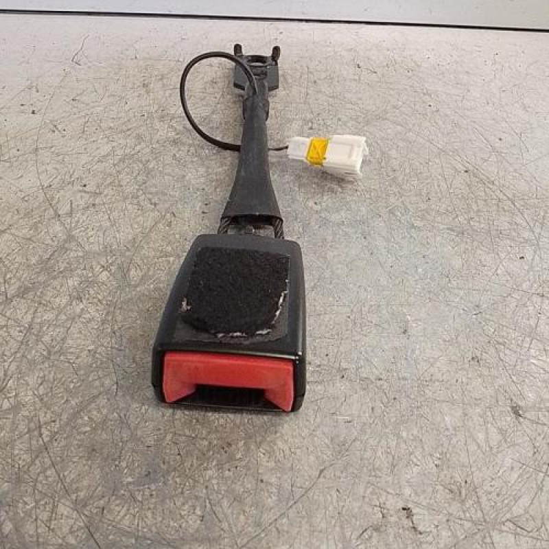 Attache ceinture avant droit PEUGEOT 5008 1