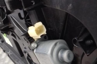 Leve vitre electrique avant gauche FORD FIESTA 6 Photo n°3