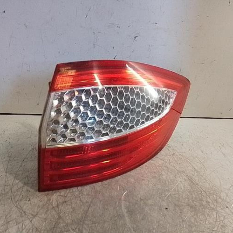Feu arriere principal droit (feux) FORD MONDEO 3 Feu arriere principal droit (feux) FORD MONDEO 3