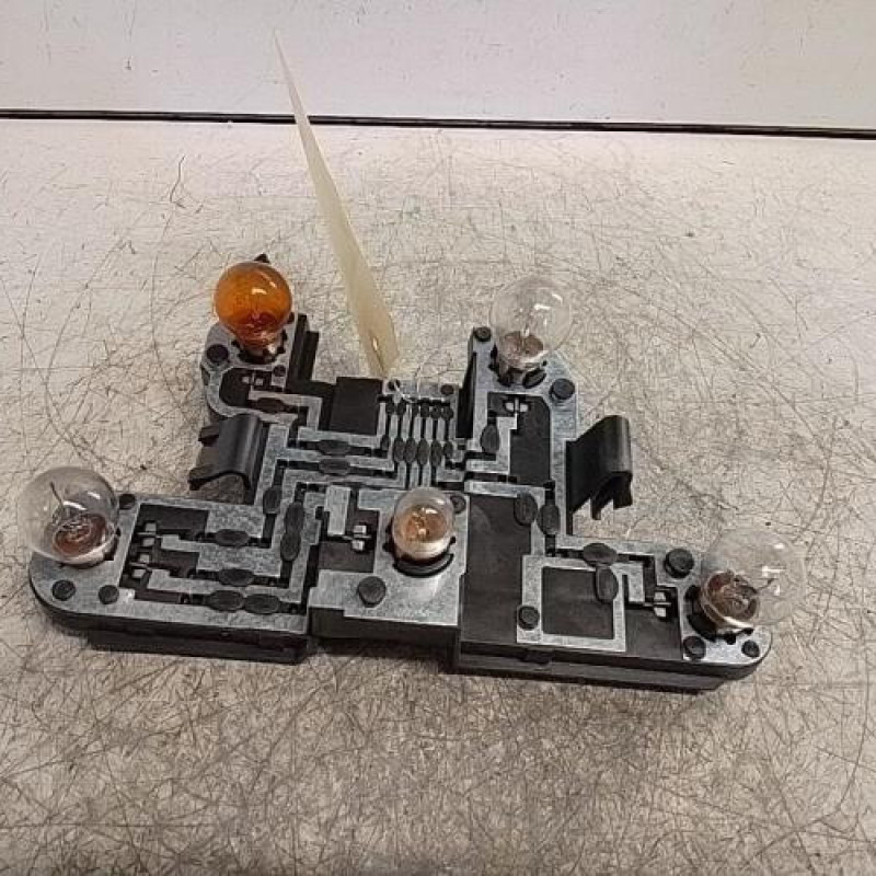 Platine feu arriere gauche RENAULT MEGANE 1