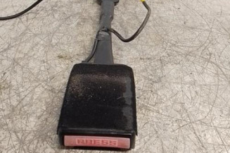 Attache ceinture avant droit PEUGEOT 308 1