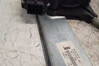 Leve vitre electrique avant droit OPEL CORSA D Photo n°3