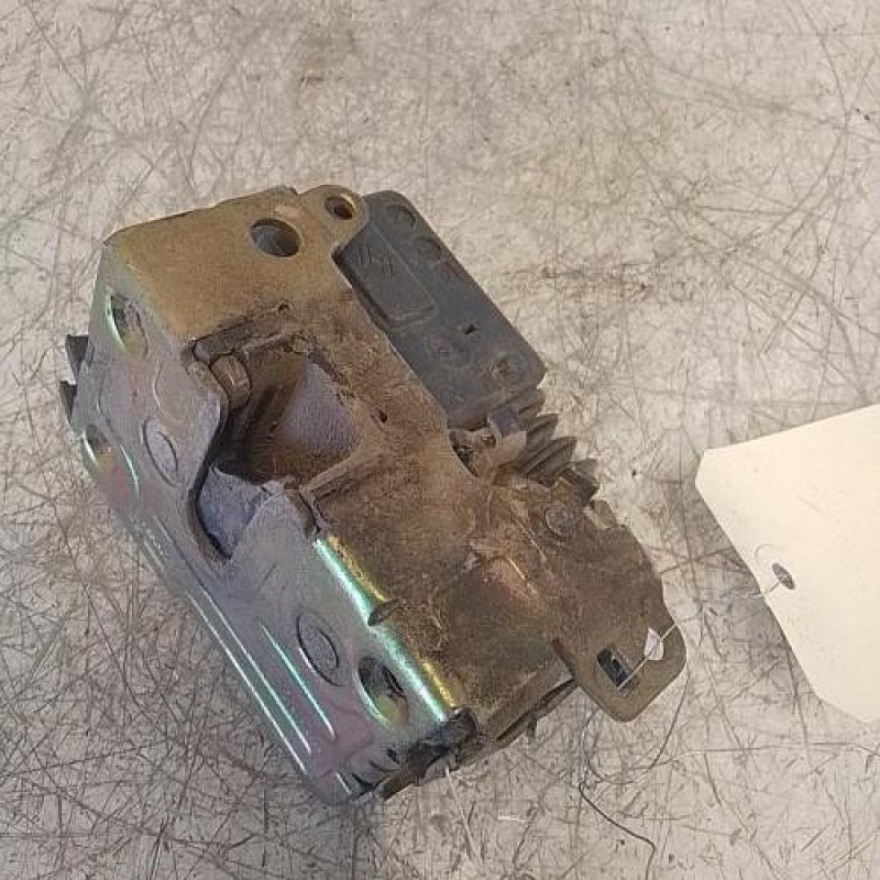 Serrure arriere droit RENAULT CLIO 1