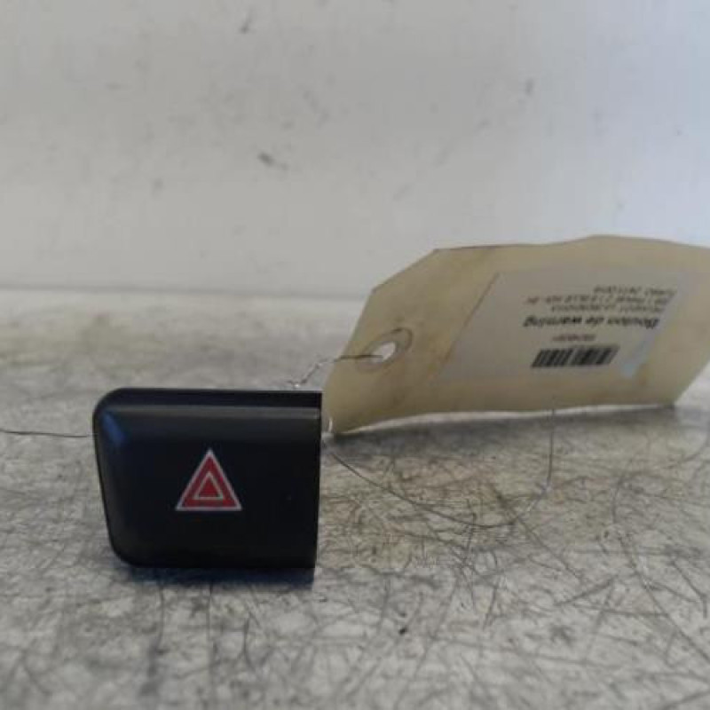 Bouton de warning PEUGEOT 208 1 Bouton de warning PEUGEOT 208 1