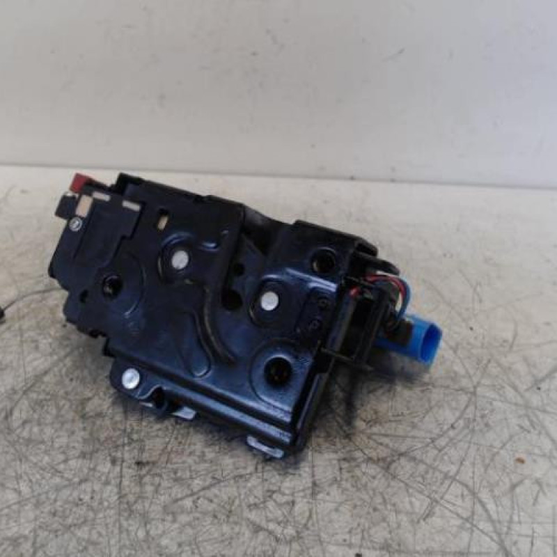 Serrure avant gauche VOLKSWAGEN GOLF 5 Serrure avant gauche VOLKSWAGEN GOLF 5
