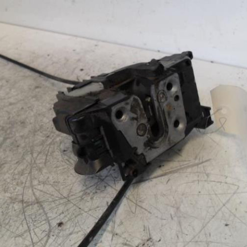 Serrure avant gauche RENAULT CLIO 3 Serrure avant gauche RENAULT CLIO 3
