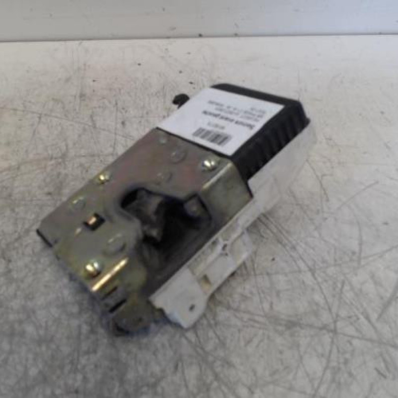 Serrure avant gauche PEUGEOT 306 Serrure avant gauche PEUGEOT 306