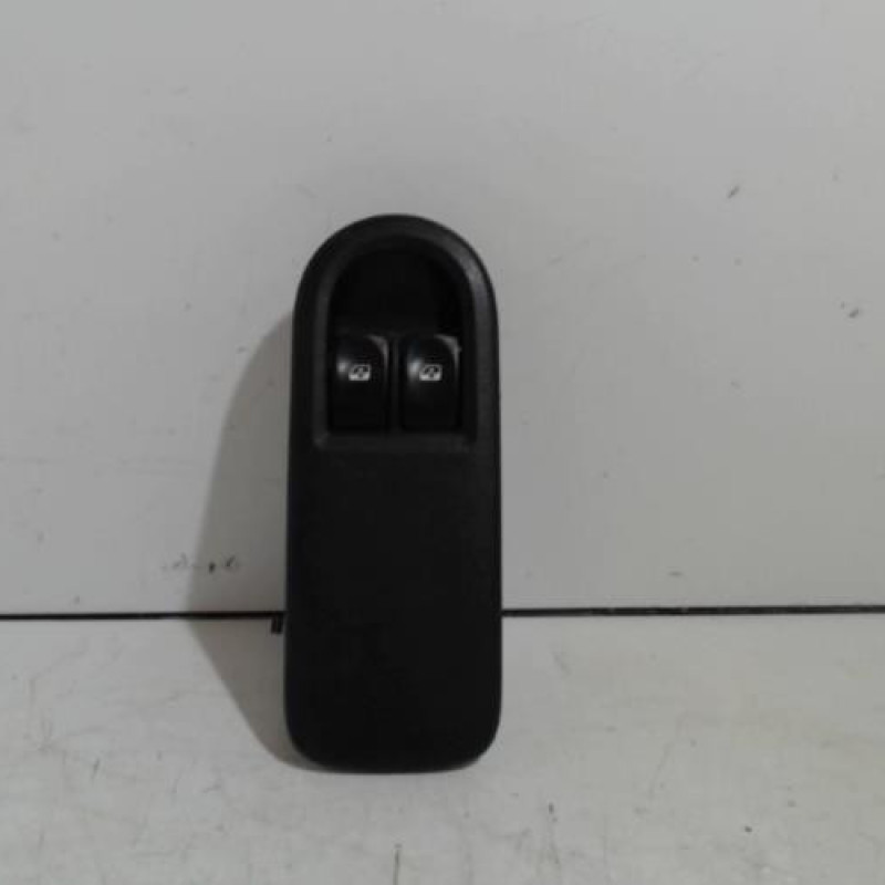Interrupteur de leve vitre avant gauche RENAULT CLIO 3