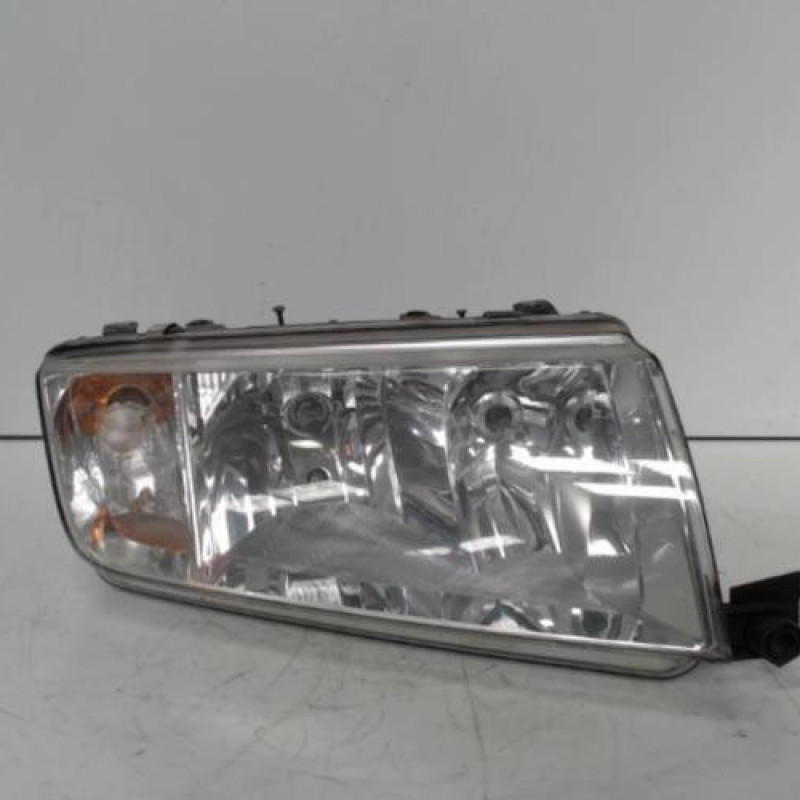Optique avant principal droit (feux)(phare) SKODA FABIA 1