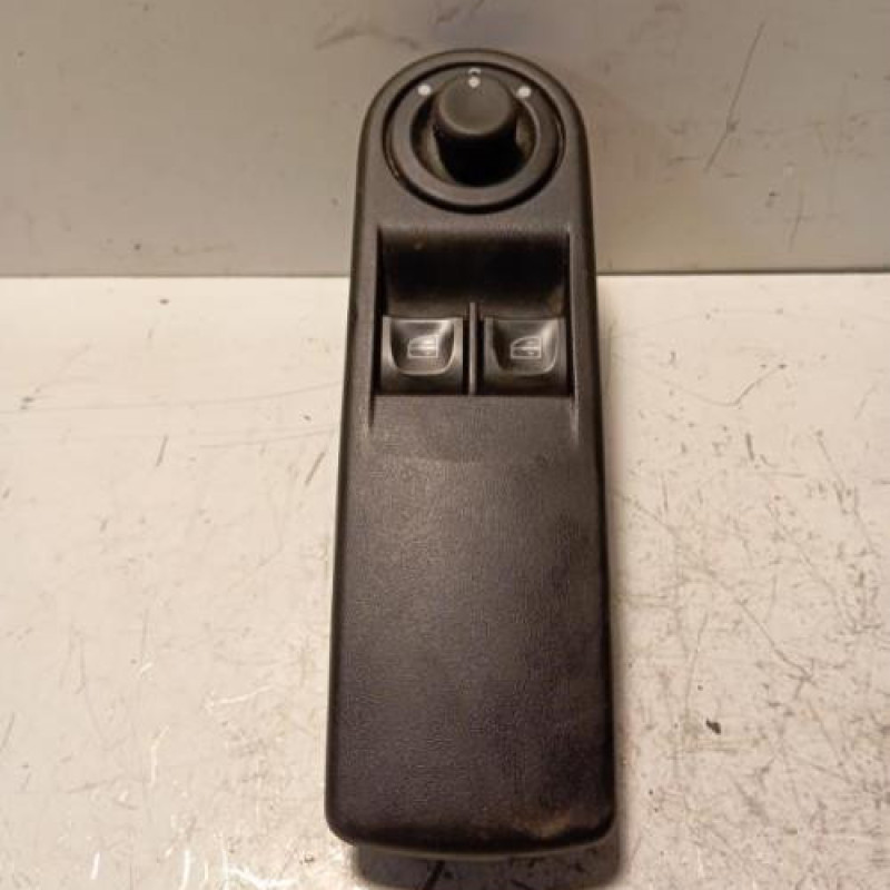 Interrupteur de leve vitre avant gauche RENAULT CLIO 4