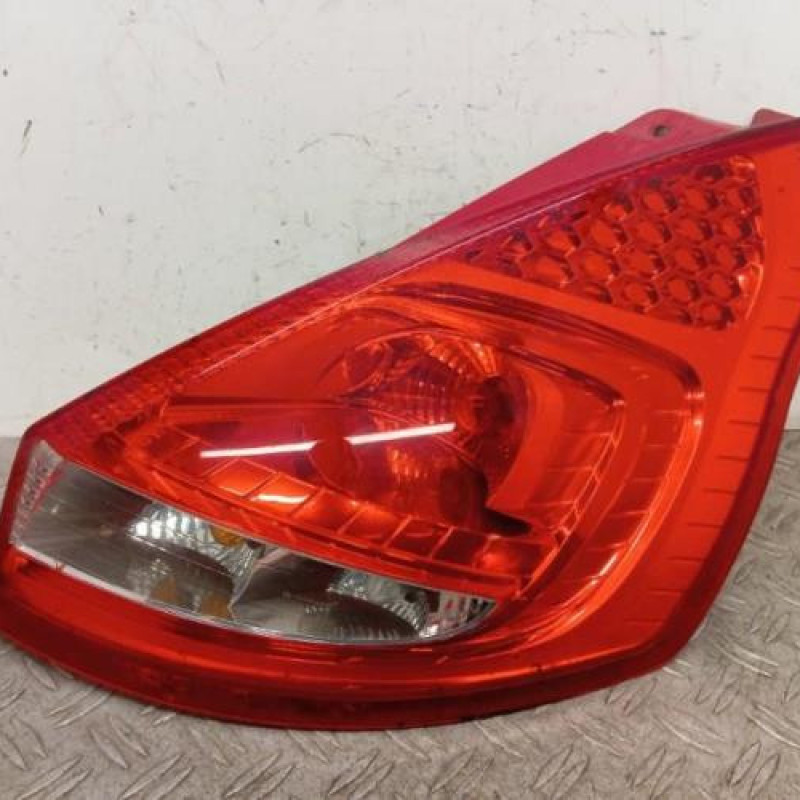 Feu arriere principal droit (feux) FORD FIESTA 6 Feu arriere principal droit (feux) FORD FIESTA 6
