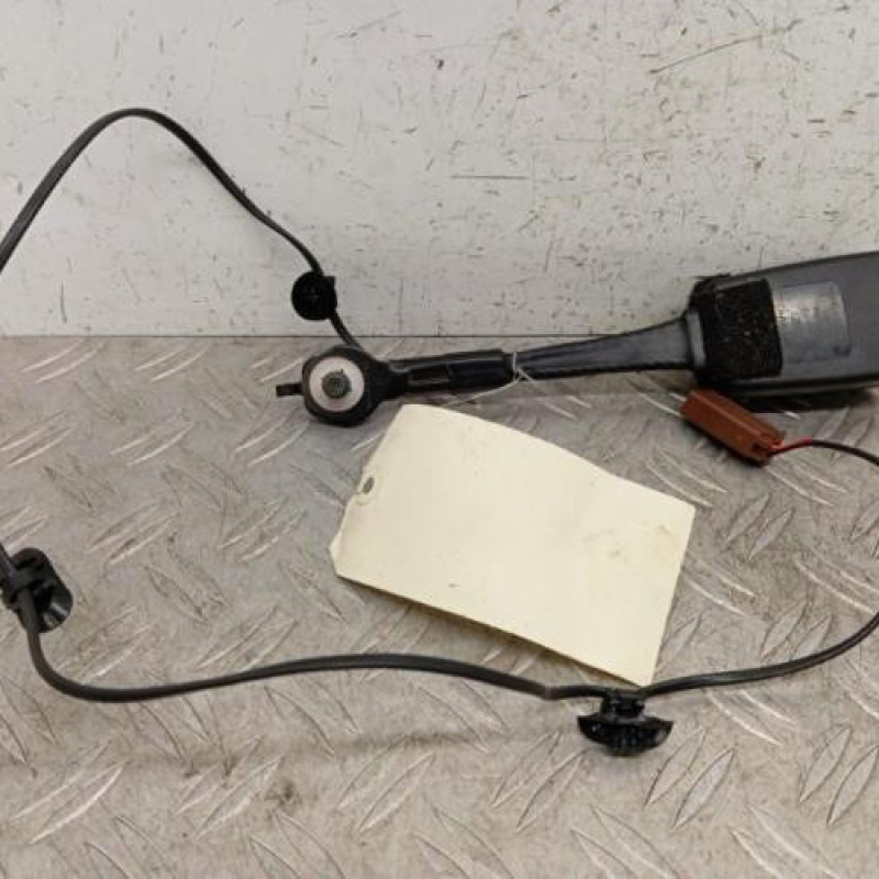 Attache ceinture avant gauche FORD FIESTA 7