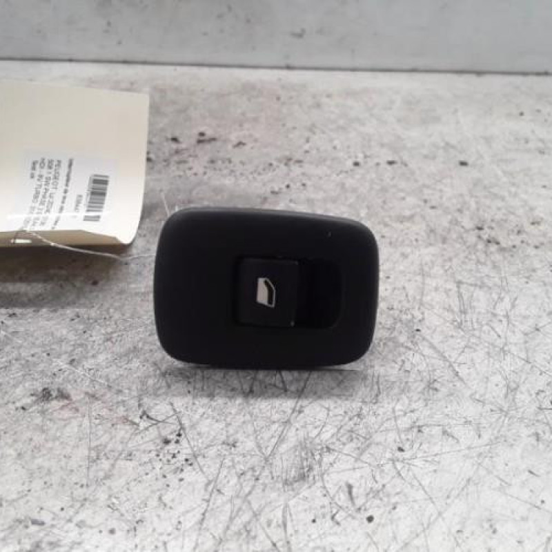 Interrupteur de leve vitre arriere droit PEUGEOT 508 1 SW