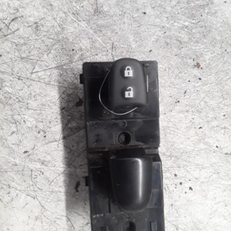Interrupteur de leve vitre avant droit NISSAN MICRA 5