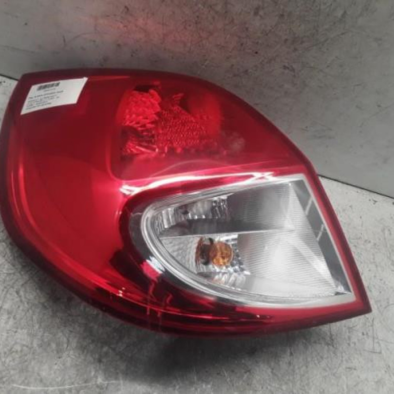 Feu arriere principal droit (feux) RENAULT CLIO 3 Feu arriere principal droit (feux) RENAULT CLIO 3