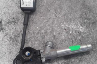 Attache ceinture avant droit CITROEN BERLINGO 1 Photo n°1