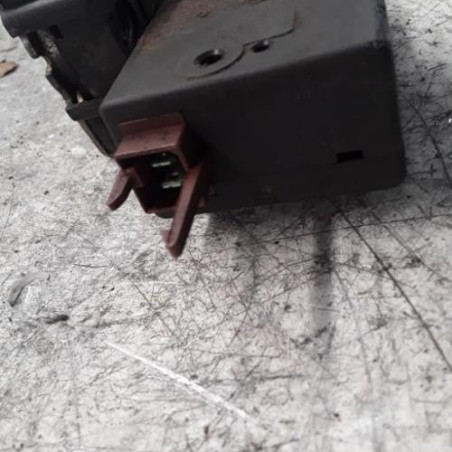 Serrure avant droit PEUGEOT 106