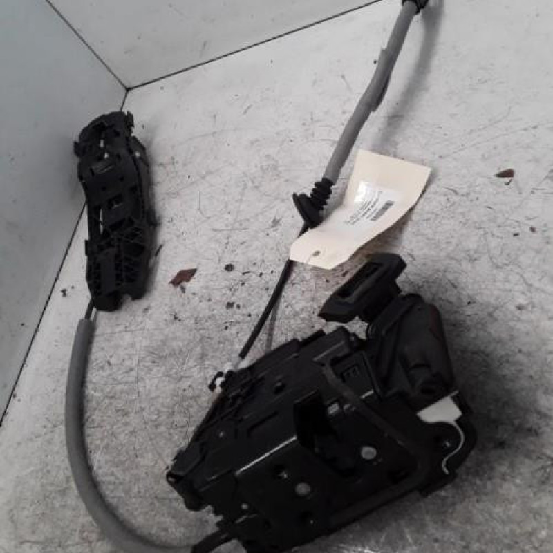 Serrure avant droit VOLKSWAGEN POLO 5