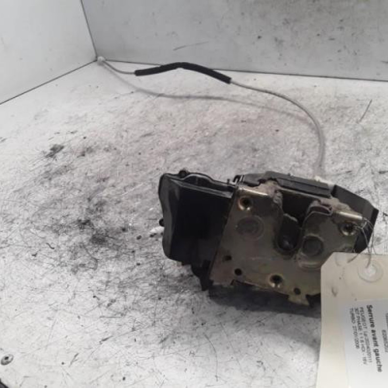 Serrure avant gauche PEUGEOT 307