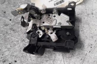 Serrure avant droit DACIA SANDERO 1
