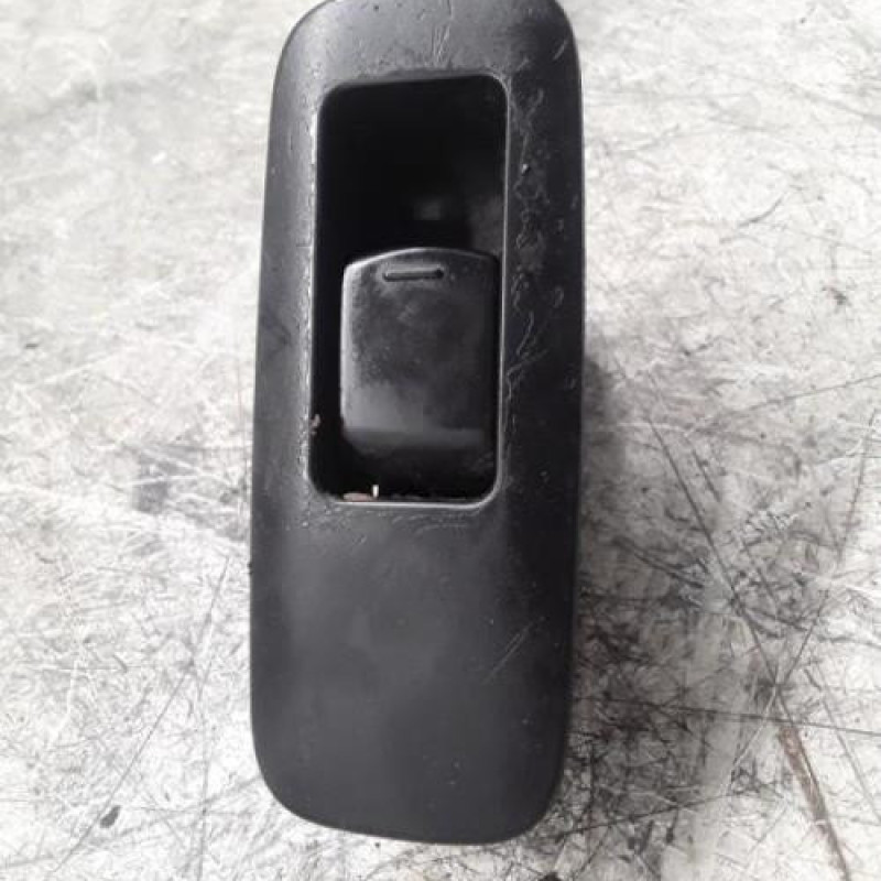 Interrupteur de leve vitre avant droit NISSAN QASHQAI 1