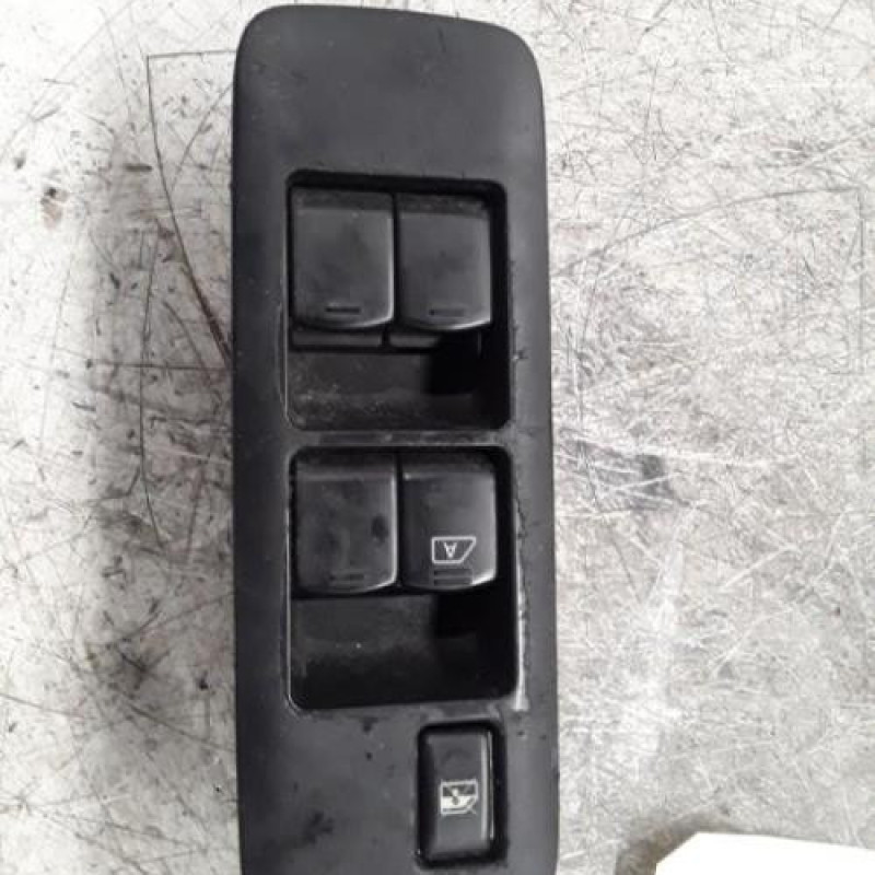 Interrupteur de leve vitre avant gauche NISSAN QASHQAI 1