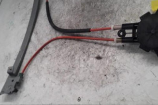 Leve vitre mecanique avant droit PEUGEOT 106