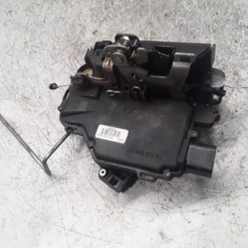 Serrure avant gauche VOLKSWAGEN GOLF 4 Serrure avant gauche VOLKSWAGEN GOLF 4