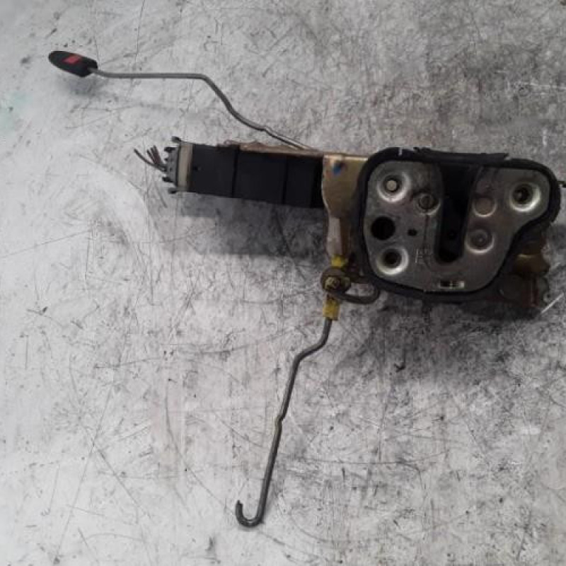 Serrure avant droit OPEL CORSA B
