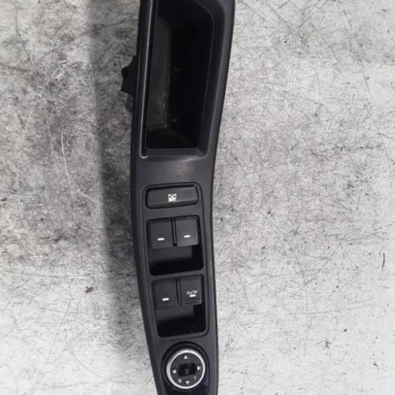 Interrupteur de leve vitre avant gauche HYUNDAI I 20 2