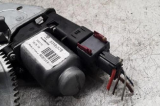 Leve vitre electrique avant droit OPEL MERIVA A Photo n°3
