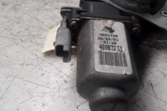 Leve vitre electrique avant droit PEUGEOT 106 Photo n°3