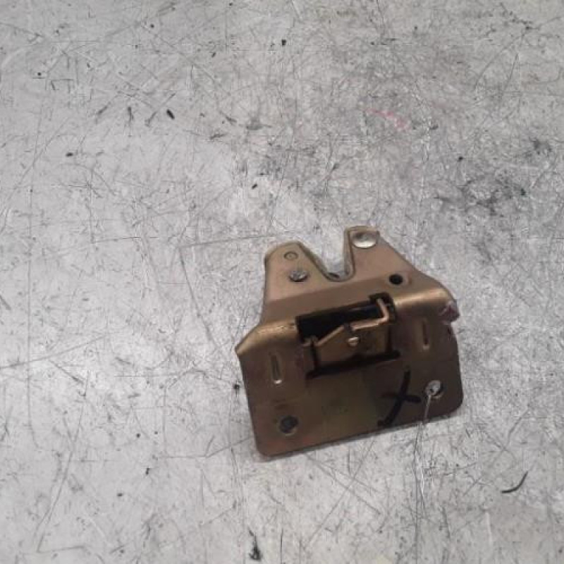 Serrure de coffre PEUGEOT 205 Serrure de coffre PEUGEOT 205