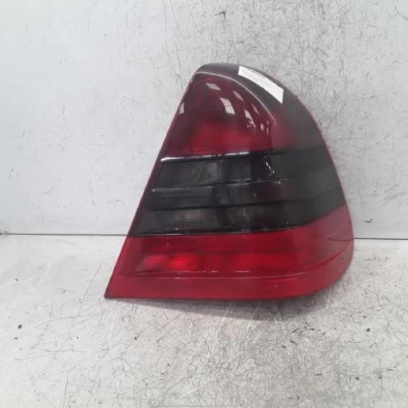 Feu arriere principal droit (feux) MERCEDES CLASSE C 202 Feu arriere principal droit (feux) MERCEDES CLASSE C 202