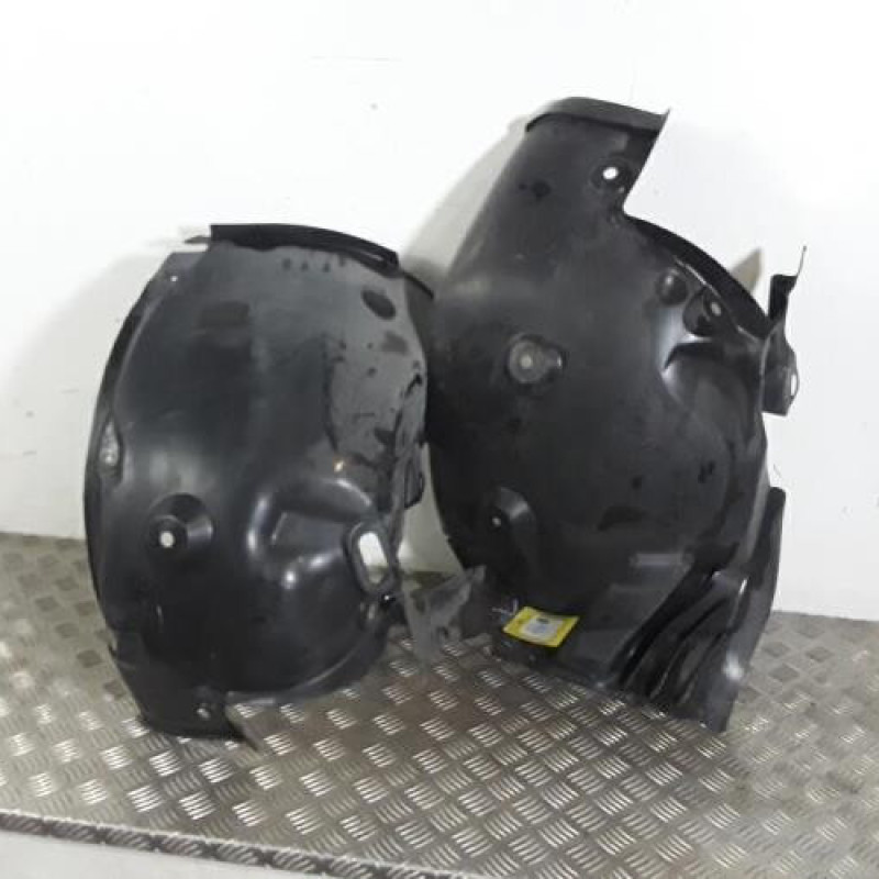 Pare boue avant gauche RENAULT MEGANE 3