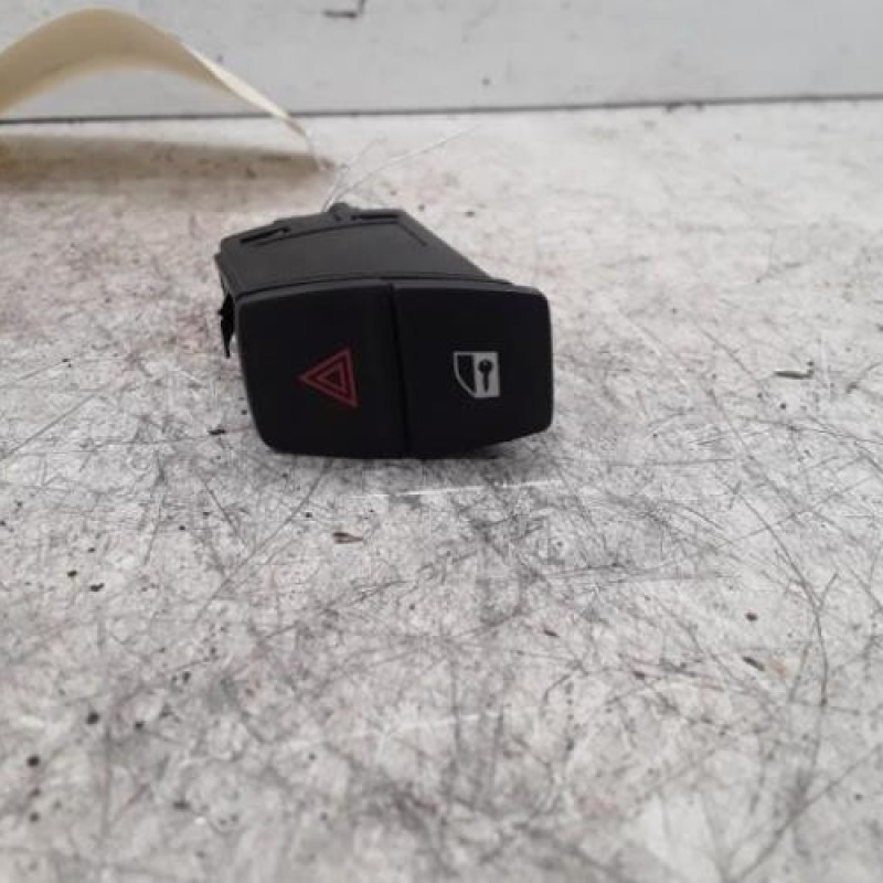 Bouton de warning BMW SERIE 3 F31
