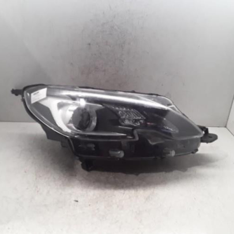 Optique avant principal gauche (feux)(phare) PEUGEOT 2008 1