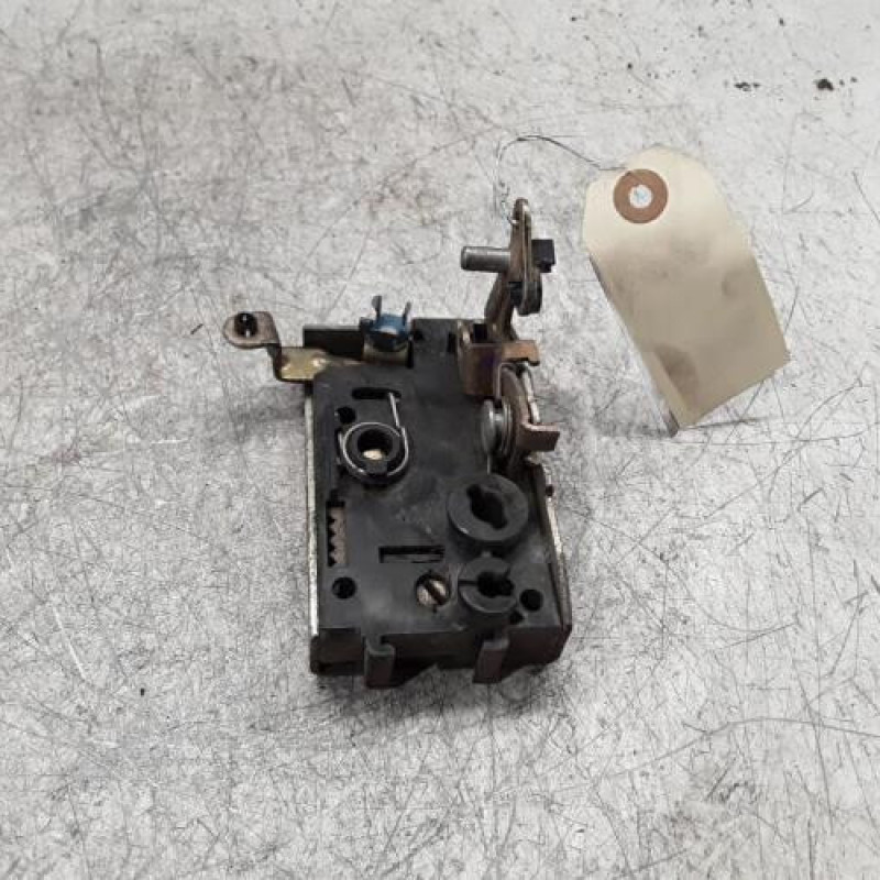 Serrure avant droit CITROEN SAXO