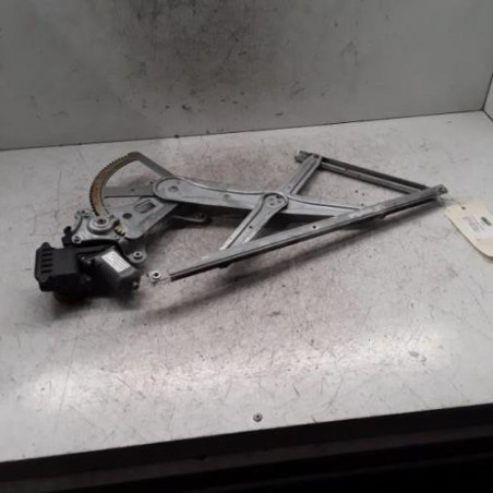 Leve vitre electrique arriere droit TOYOTA COROLLA VERSO 2 Photo n°1