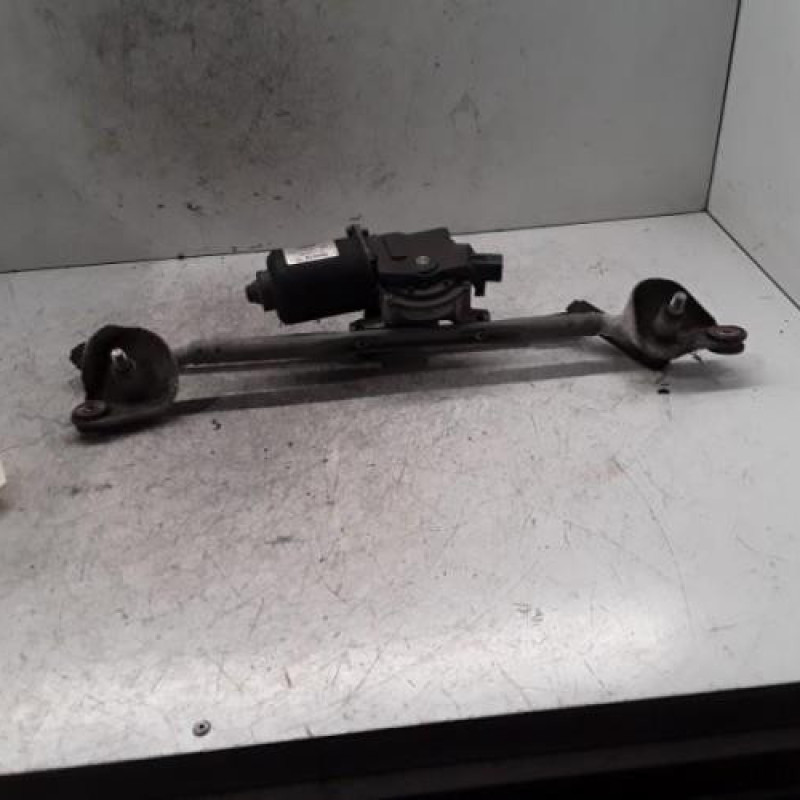 Moteur essuie glace avant TOYOTA COROLLA VERSO 2