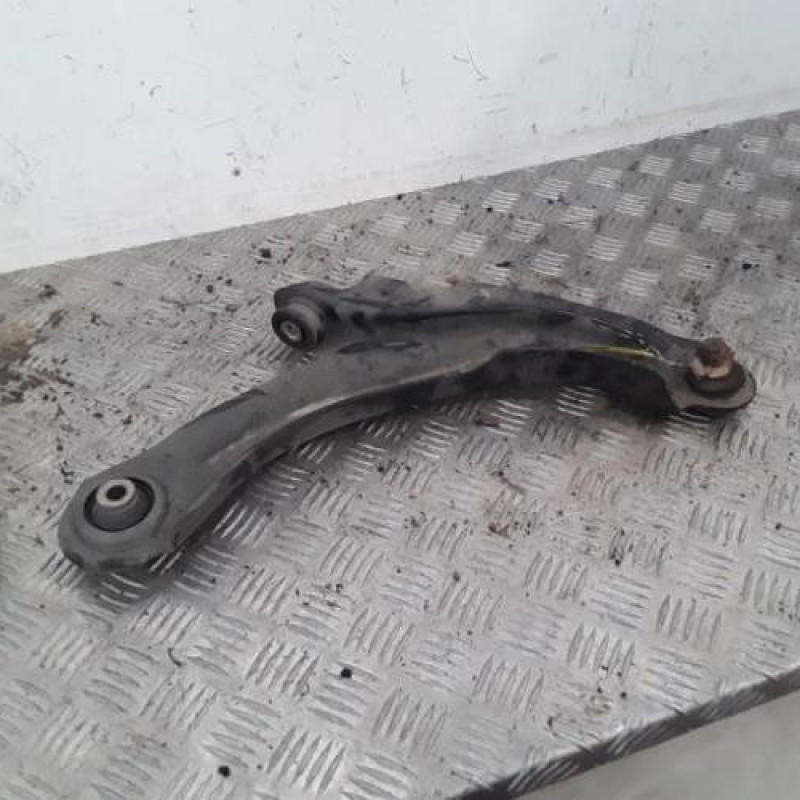 Triangle avant droit RENAULT CLIO 4 Triangle avant droit RENAULT CLIO 4